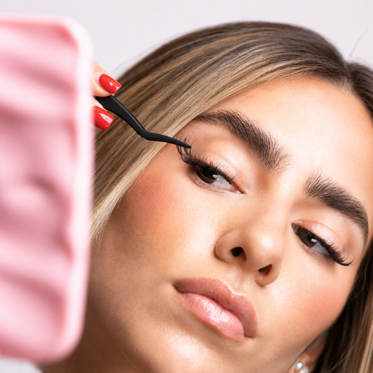 ¿Qué son las pestañas Press On? La guía completa para lograr una mirada perfecta sin pegamento ni extensiones